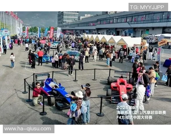 F4方程式赛车露脸厦门!招引市民游客重视 F4方程式赛车露脸厦门!招引市民游客重视